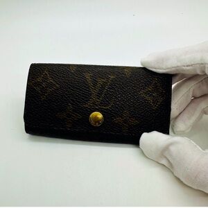 Louis Vuitton key holder - good condition.